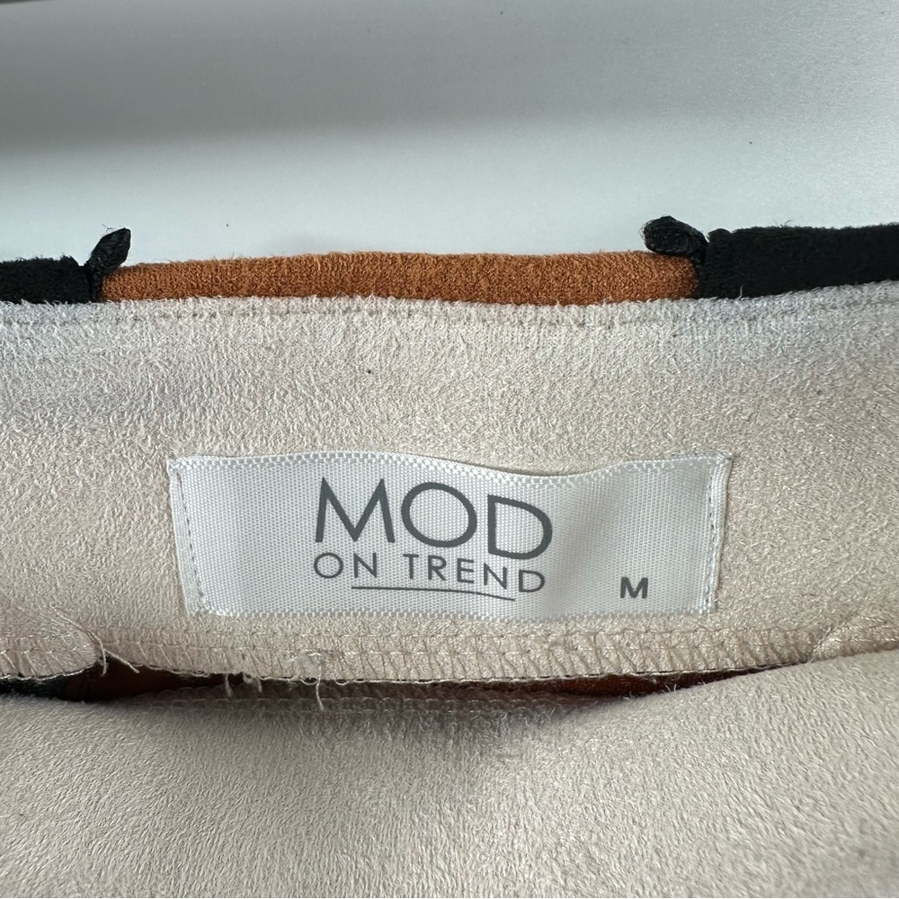 Mod On The Trend Faux Suede Colorblock Mini Skirt – Size Medium - Picture 3 of 5